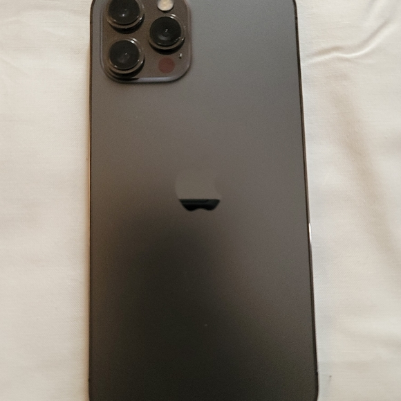 IPhone 12pro maxx - Picture 1 of 4